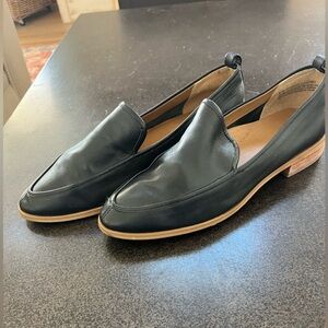 Women’s Susina Black Butter Soft Leather Flats size 8